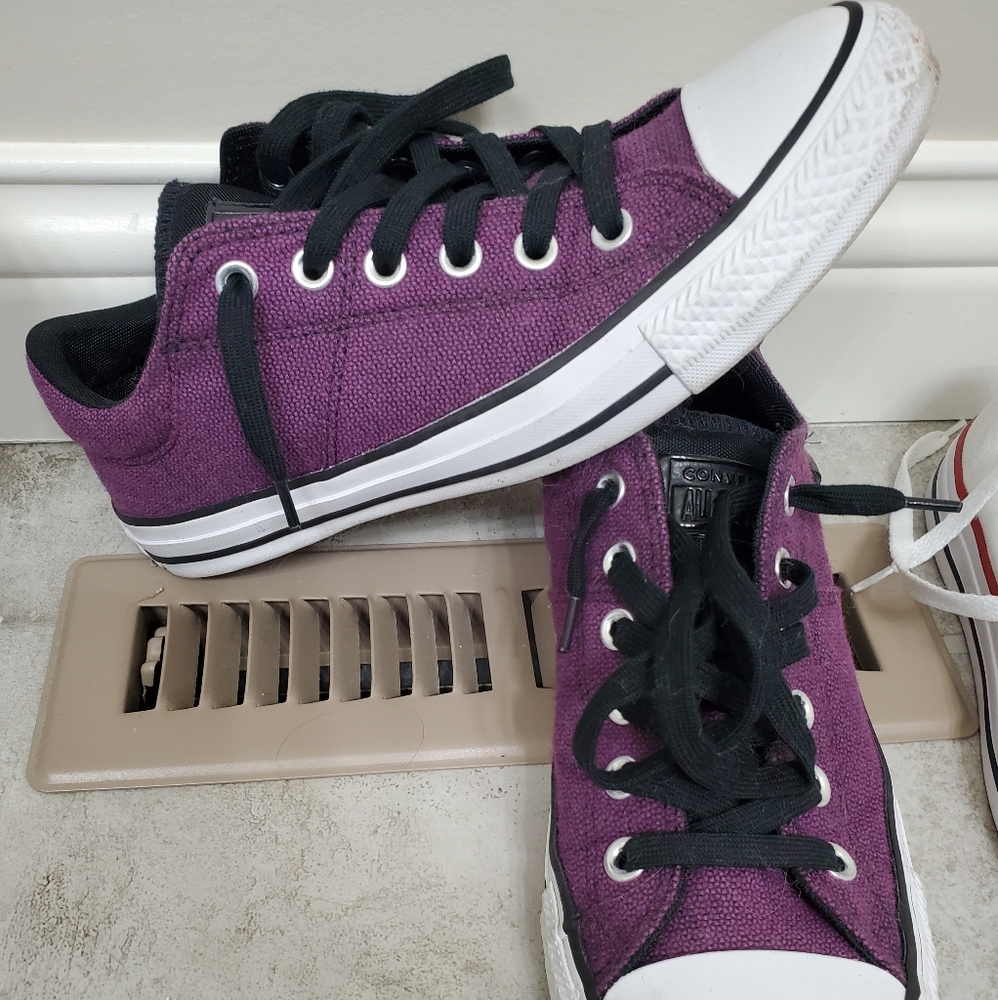 Converse, broke my foot, no longer fit. Worn twice